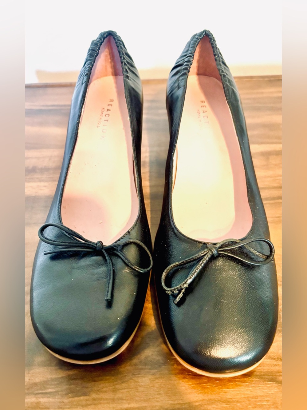 Vintage Kenneth Cole Reaction Black Round Toe Bow Wooden Kitten Heels Size 6